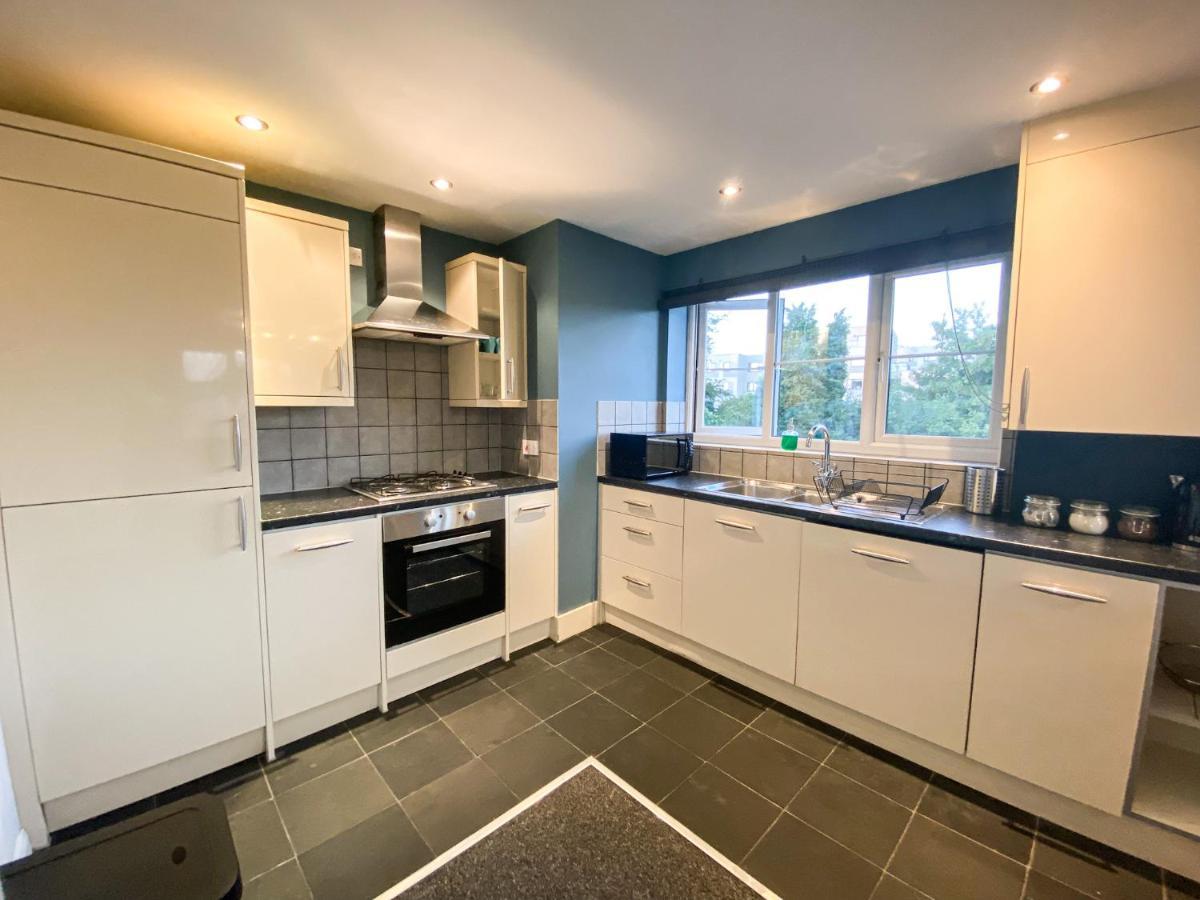 Heathrow/Ashford Hospital/Twickenham Short Stay Apartment Stanwell Exterior photo